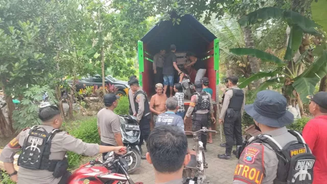 Puluhan Warga di Jember Lari Kocar-kacir Melihat Ada Polisi - GenPI.co JATIM