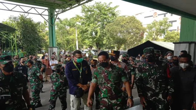 Panglima TNI ke Surabaya, Puji Fasilitas Karantina - GenPI.co JATIM