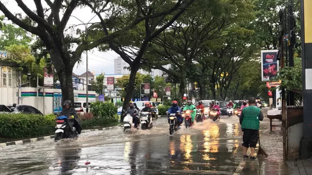 Malang Darurat Banjir, Warga Heran Genangan di Mana-Mana - GenPI.co JATIM