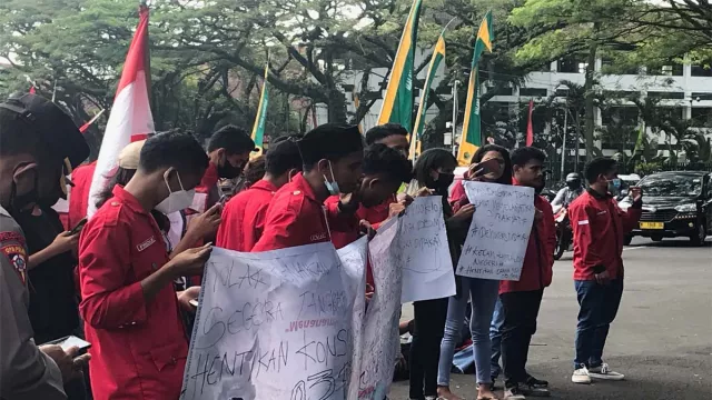 Demo 11 April, Mahasiswa di Malang Bawa 2 Tuntutan ini - GenPI.co JATIM