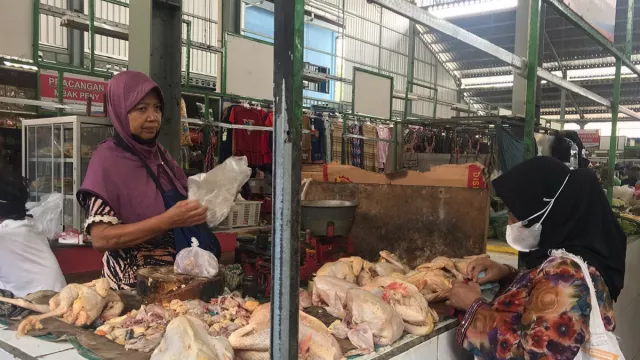 Daftar Harga Kebutuhan di Pasar Bunul Malang, Hampir Naik Semua - GenPI.co JATIM