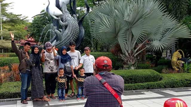 Ironi Fotografer Keliling KBS, Sepi Saat Libur Lebaran - GenPI.co JATIM