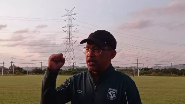 Aji Santoso Waspada Kekuatan Pemain Bali United - GenPI.co JATIM