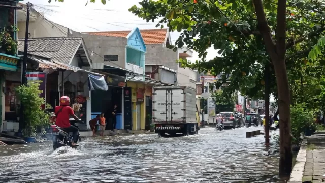 Surabaya Banjir, Penyebabnya Tidak Hanya Hujan - GenPI.co JATIM