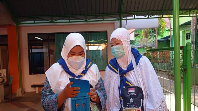 Gadis 18 Tahun Naik Haji, Ada Kisah Haru di Baliknya - GenPI.co JATIM