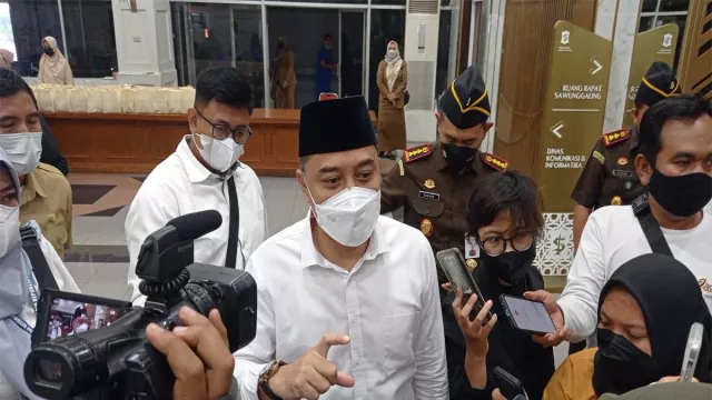 Susul Gubernur Anies, Eri Cahyadi Bekukan Izin Holywings - GenPI.co JATIM