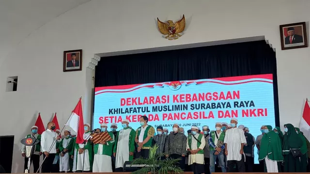 Puluhan Anggota Khilafatul Muslimin Deklarasi Setia NKRI - GenPI.co JATIM