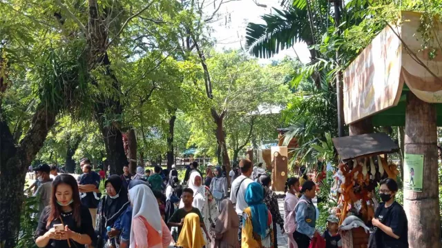 2 Wahana Kebun Binatang Surabaya Masih Tutup, Pengunjung Sabar - GenPI.co JATIM