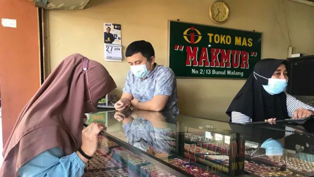 Harga Emas Turun, Warga Kota Malang Langsung Borong - GenPI.co JATIM
