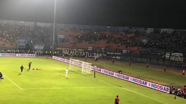 Stadion Kanjuruhan Lowong di Laga Perdana, Aremania Angkat Bicara - GenPI.co JATIM