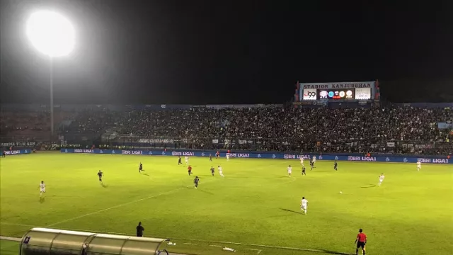 Arema FC vs PSS Sleman, Laga Berakhir Antiklimaks - GenPI.co JATIM