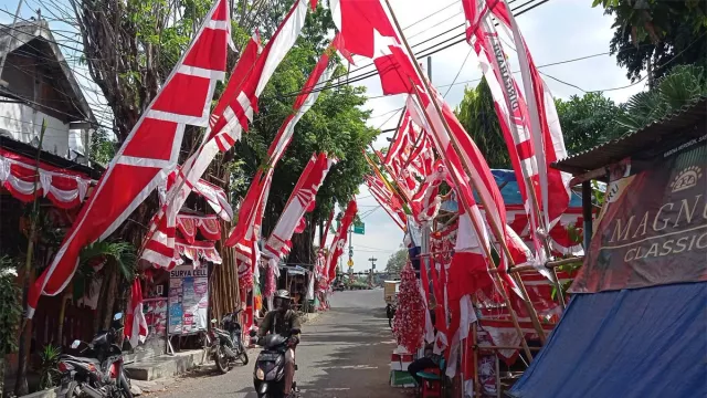 Warga Surabaya Butuh Bendera Merah Putih? Langsung ke Kelurahan - GenPI.co JATIM