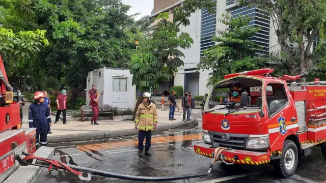 Mobil Pemadam Kebakaran Terguling di Surabaya, Begini Kondisinya - GenPI.co JATIM