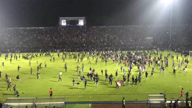 127 Orang Meninggal Dunia di Stadion Kanjuruhan, Usai Laga Arema FC vs Persebaya - GenPI.co JATIM