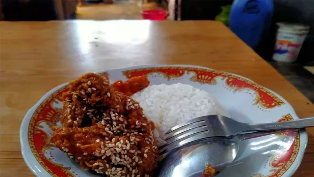 3 Rekomendasi Tempat Makan Siang di Surabaya, Harganya Murah Meriah - GenPI.co JATIM