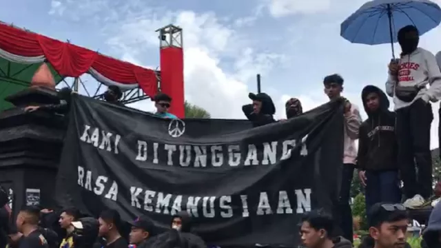Aksi Damai Aremania Bawa 9 Tuntutan, Sindir PSSI Hingga Rekonstruksi Ulang - GenPI.co JATIM