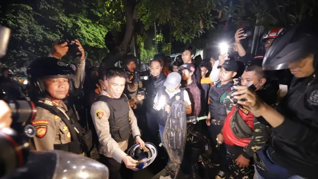 12 Remaja di Surabaya Ketahuan Bawa Sajam Kena Batunya, Hanya Bisa Tertunduk - GenPI.co JATIM