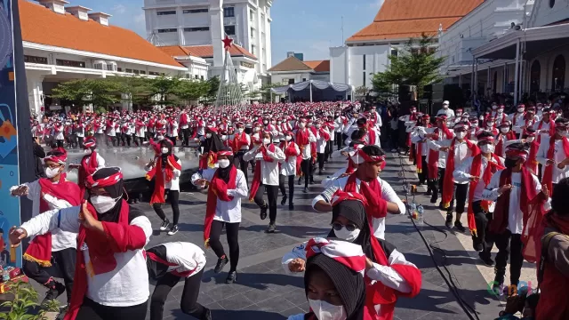 Cerita Farah Rela Bangun Pagi Buta untuk Ikut Tari Remo Massal di Surabaya - GenPI.co JATIM