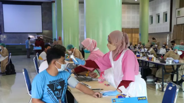 UII Yogyakarta Gelar Vaksinasi Massal Untuk Mahasiswa dan Warga - GenPI.co JOGJA