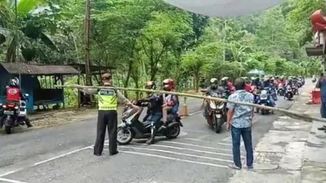 Wisata di Gunungkidul Masih Tutup, Jalan Alternatif Diawasi Ketat - GenPI.co JOGJA