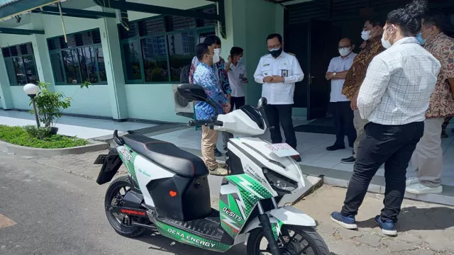 Wawali Kota Yogyakarta Jajal Motor Listrik Gesits, Ini Harapannya - GenPI.co JOGJA
