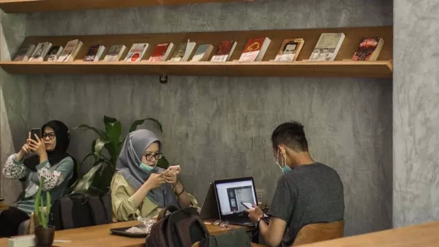 Luk Coffee and Book, Tempat Nongkrong Asyik Sambil Baca Buku - GenPI.co JOGJA