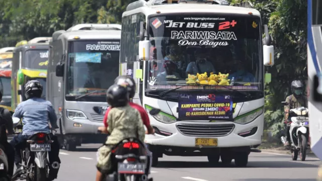 Tiba di Yogyakarta, Penumpang Bus Pariwisata Dicek Kartu Vaksin - GenPI.co JOGJA