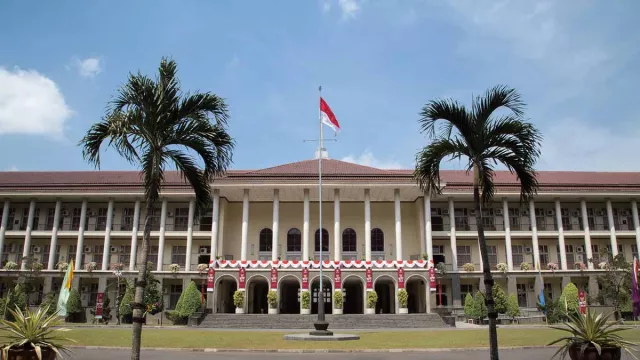 Siap-siap, Puluhan Ribu Mahasiswa UGM Bakal Kuliah Tatap Muka - GenPI.co JOGJA