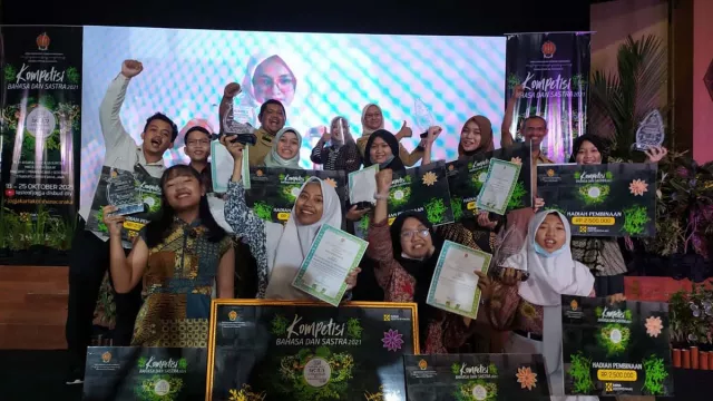 Juara! Siswa Yogya Raih Prestasi di Kompetisi Bahasa Sastra - GenPI.co JOGJA