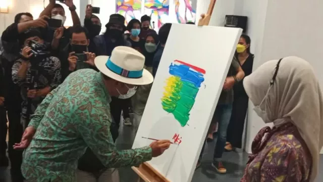 Curahkan Hati, Ridwan Kamil Gelar Pameran Lukisan di Yogyakarta - GenPI.co JOGJA