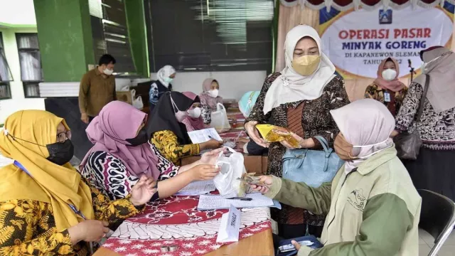 Tekan Harga, Sleman Gelar Operasi Pasar Minyak Goreng - GenPI.co JOGJA