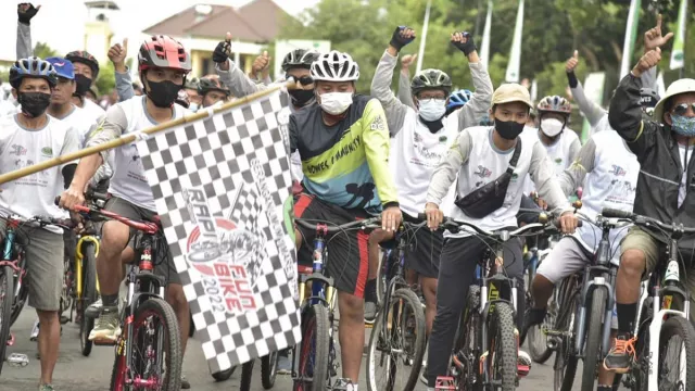 Kenang Jasa Sultan HB IX, Ribuan Pesepeda Ikuti Funbike di Sleman - GenPI.co JOGJA