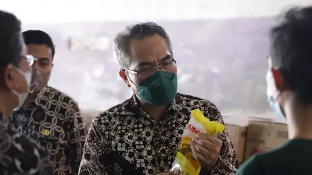 Harga Tinggi, Minyak Goreng di Bantul Masih Sulit Didapatkan - GenPI.co JOGJA Harga Tinggi, Minyak Goreng di Bantul Masih Sulit Didapatkan - GenPI.co JOGJA