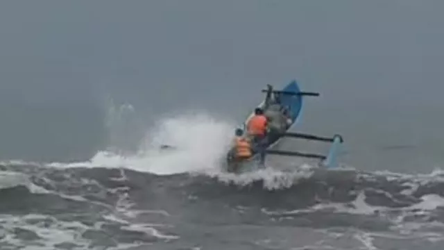 Gelombang Tinggi, 2 Nelayan di Kulon Progo Kecelakaan Laut - GenPI.co JOGJA
