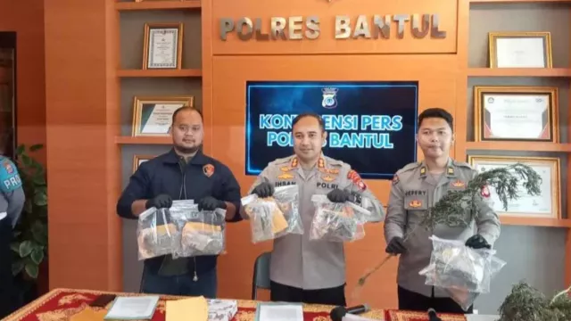 Polres Bantul Ungkap Jaringan Pengedar Narkoba, 969 Gram Ganja Disita - GenPI.co JOGJA