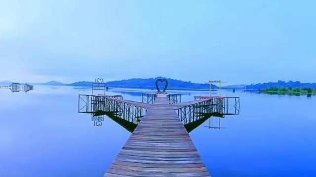 Danau Laet Tawarkan Sensasi Bermalam di Vila Terapung - GenPI.co KALBAR Danau Laet Tawarkan Sensasi Bermalam di Vila Terapung - GenPI.co KALBAR