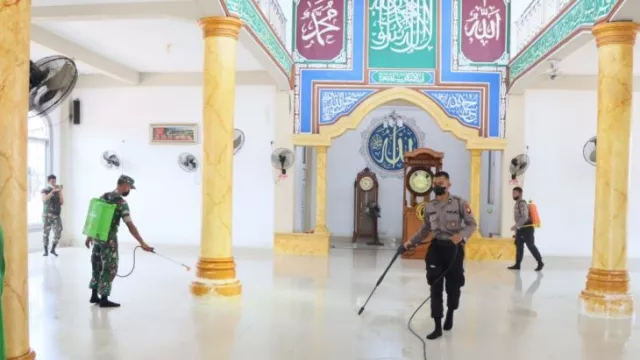 Jelang Ramadan, Masjid di Ketapang Disterilisasi - GenPI.co KALBAR