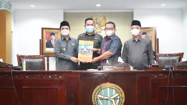 Pemkot Dukung Raperda Smart City dan Penataan PKL - GenPI.co KALBAR