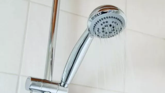 Lansia Tak Disarankan Terlalu Sering Mandi, Ada Apa? - GenPI.co KALBAR Lansia Tak Disarankan Terlalu Sering Mandi, Ada Apa? - GenPI.co KALBAR