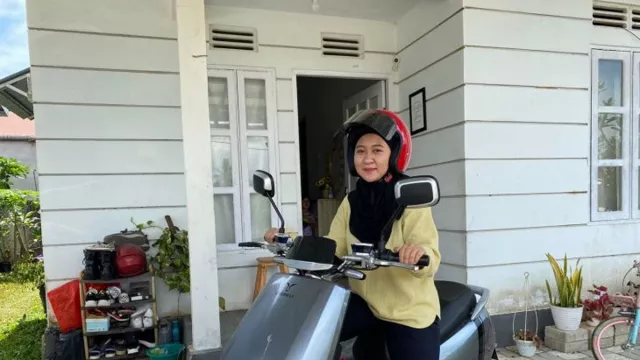 Praktis, Sepeda Motor Listrik Kian Digemari Warga Singkawang - GenPI.co KALBAR