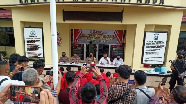 Operasi Pekat Kapuas Didominasi Kasus Prostitusi - GenPI.co KALBAR Operasi Pekat Kapuas Didominasi Kasus Prostitusi - GenPI.co KALBAR