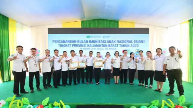 Pemkab Landak Diganjar Penghargaan Imuniasi Rutin Se-Kalbar - GenPI.co KALBAR