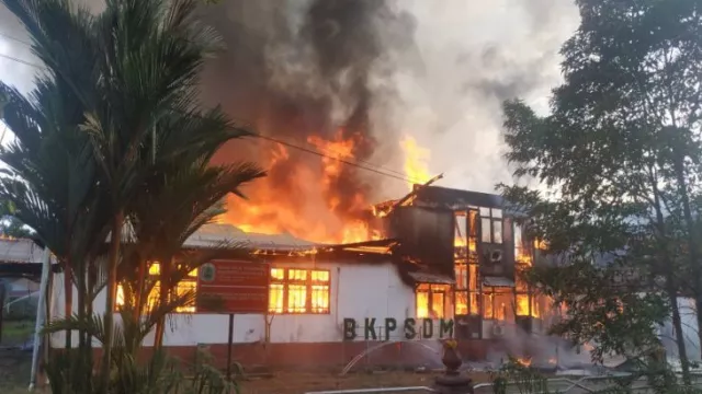 Kantor BKPSDM Terbakar, Data Pegawai-SK CPNS Tak Selamat - GenPI.co KALBAR