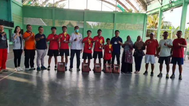 Wujud Apresiasi, Atlet Junior Pelti Diberi Uang Pembinaan - GenPI.co KALBAR