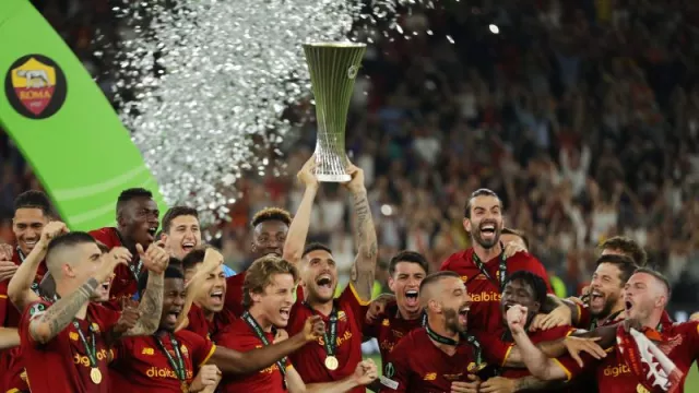 Perjuangan Puluhan Tahun, AS Roma Juarai Liga Conference - GenPI.co KALBAR