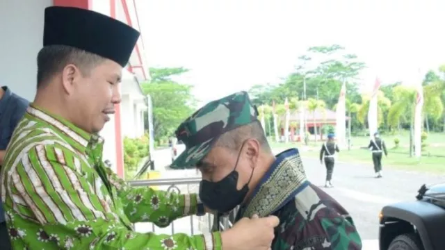 Bangun Daerah Perbatasan, Satono Perkuat Sinergi dengan TNI - GenPI.co KALBAR