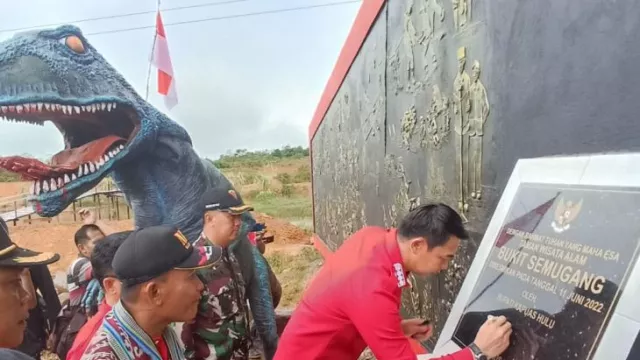 Bukit Semugang, Wisata Hits di Perbatasan Negara Diresmikan - GenPI.co KALBAR