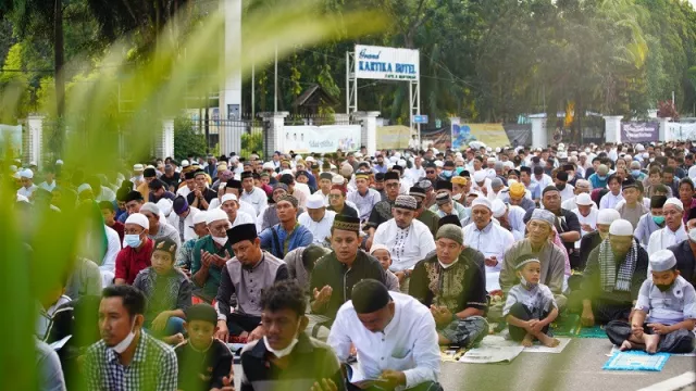 Ribuan Jemaah Salat Iduladha Penuhi Lapangan Jalan Rahadi Usman - GenPI.co KALBAR