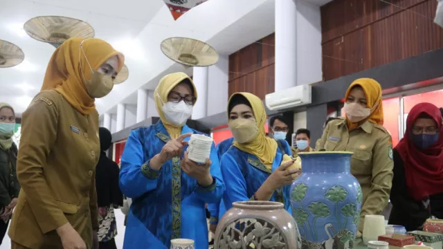 Ratusan Koleksi Keramik Dihadirkan dalam Pameran Temporer - GenPI.co KALBAR