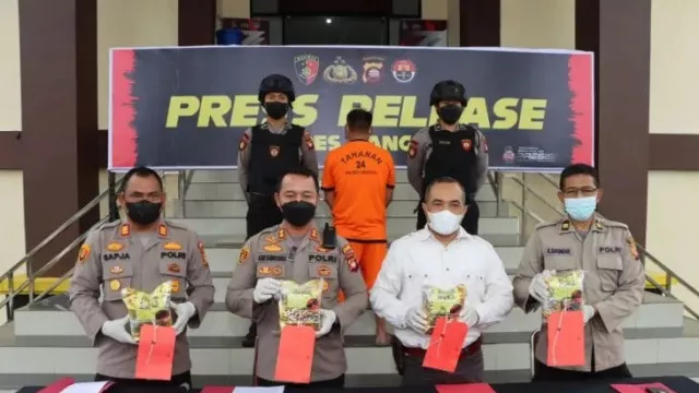 Kurir 4 Kg Sabu dari Malaysia Diamankan Polres Sanggau - GenPI.co KALBAR